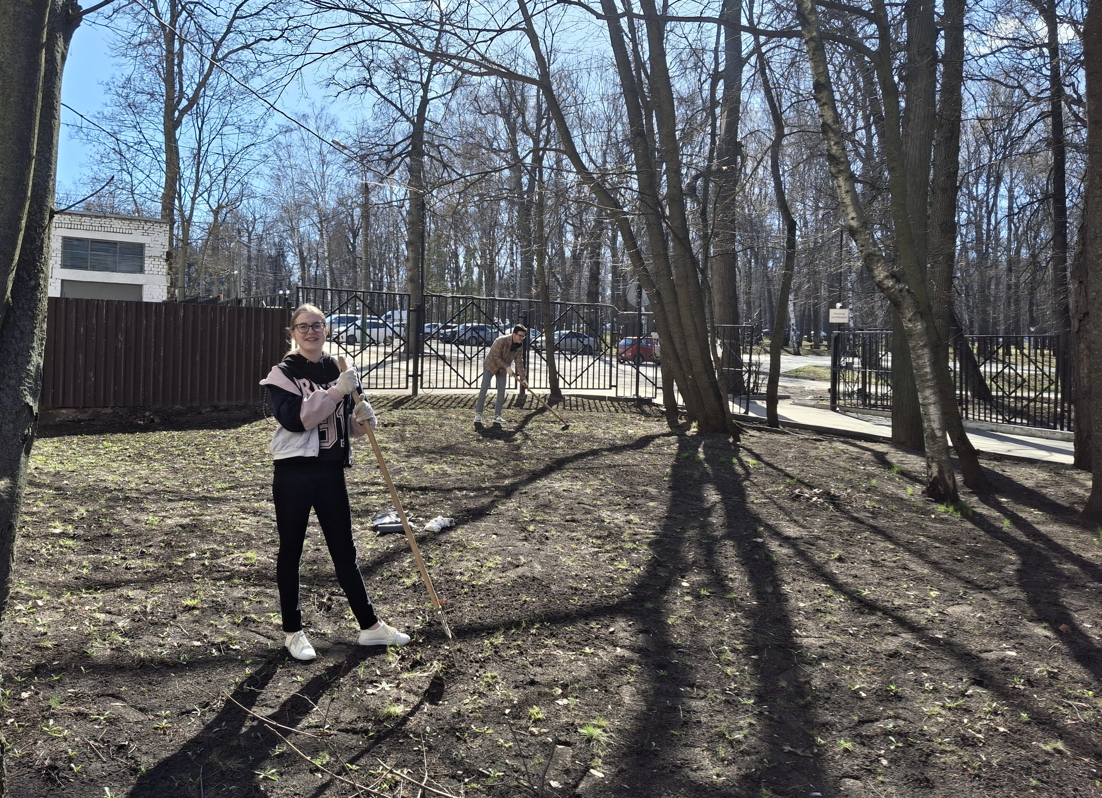 Группа 24 ФПИ1 на уборке территории